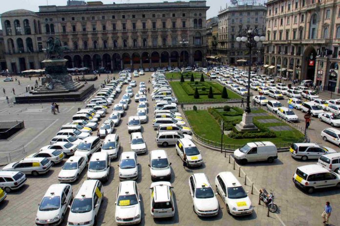 A Milano tassisti contro NCC e Uber