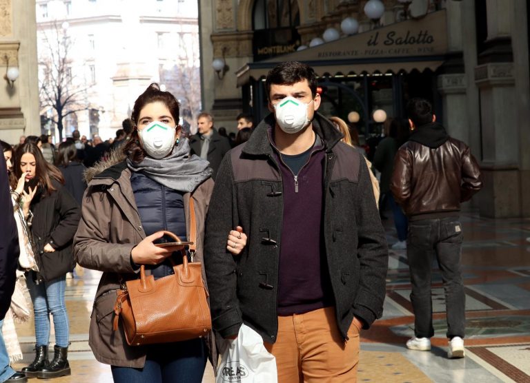 Coronavirus, Milano sospende 14 dipendenti dalle zone infette