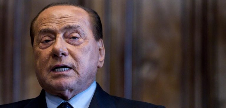 Berlusconi, il Covid “aiuta” il Cavaliere in aula di tribunale