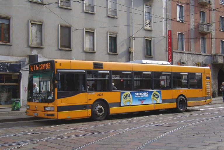 30 persone “occupano” l’autobus incuranti delle regole anti-Covid