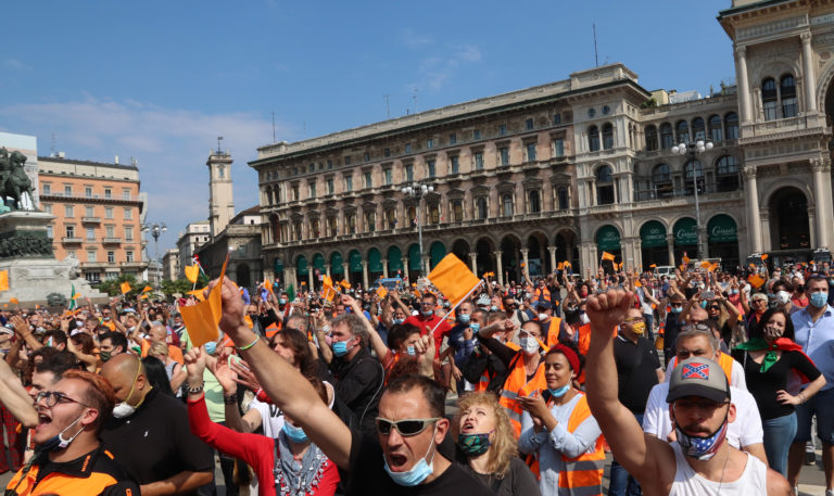 Milano esige rispetto: lo schiaffo dei “gilet arancioni” non resti impunito