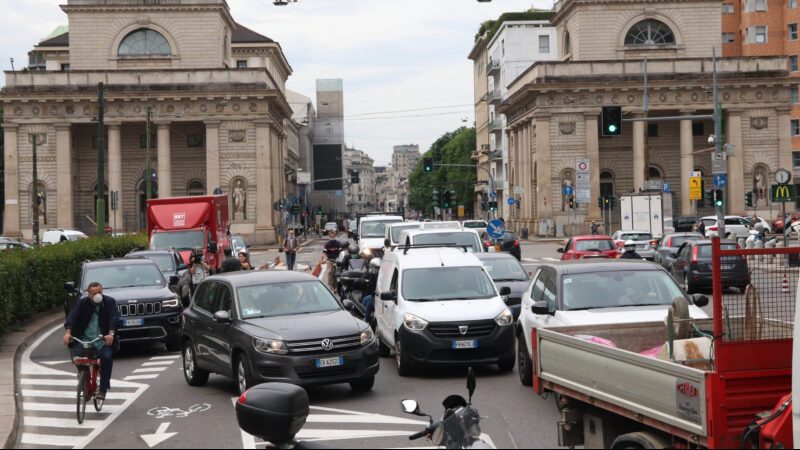 traffico pendolari a milano Blocco del traffico a Milano