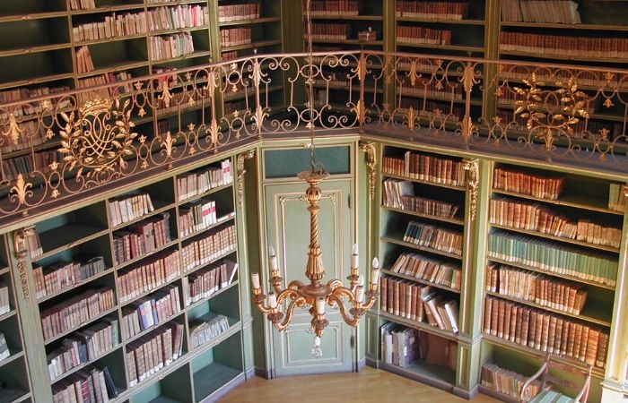 Barolo - biblioteca storica castello comunale Falletti