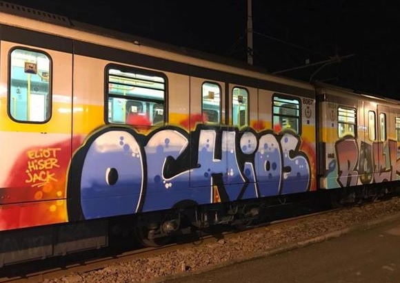 Milano, l’estate calda dei “turisti del vandalismo”: un nuovo colpo in metropolitana