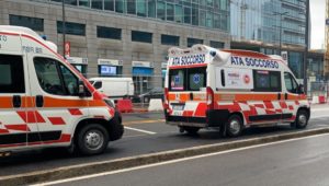 manifestazione palazzo lombardia ambulanze