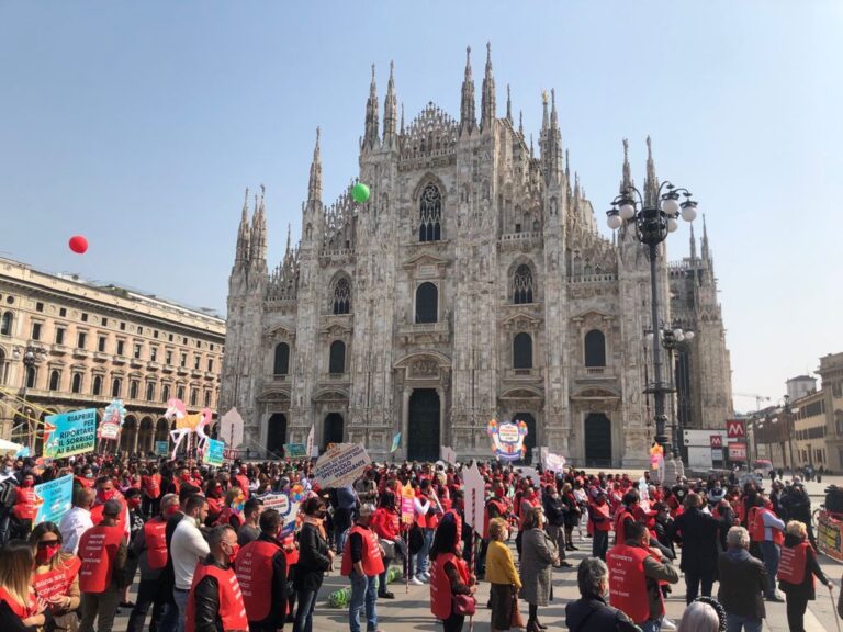 Il grido dei giostrai da piazza Duomo: «Riaccendiamo il divertimento dei bambini»