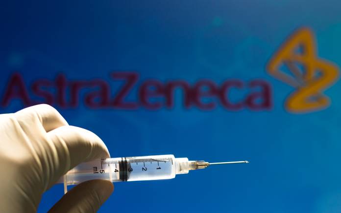 Nuovo studio: una dose di vaccino AstraZeneca o Pfizer riduce rischi di 2/3