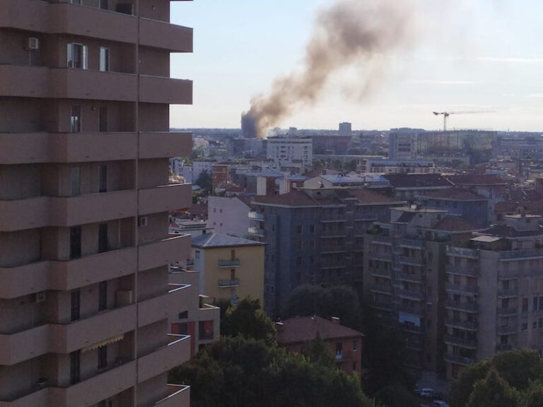 Incendio a Milano: le 60 famiglie che hanno perso tutto, sfollati in cerca di una nuova casa