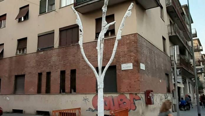 Milano, al Giambellino arrivano i lampioni smart contro rifiuti e soste irregolari