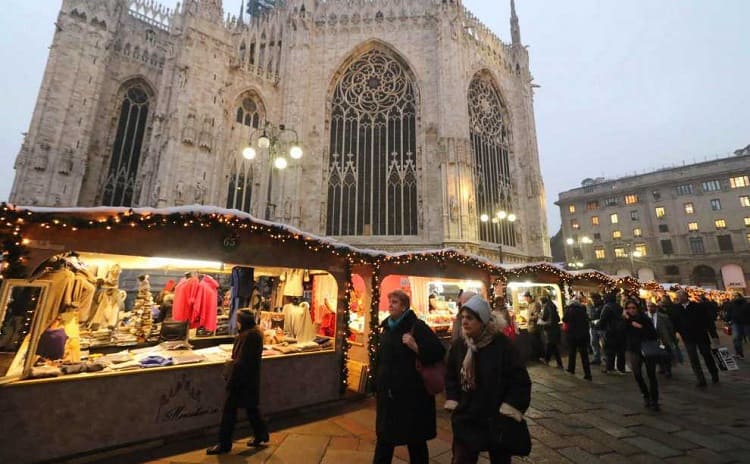 Christmas is coming, a Milano torna il mercatino di Natale in piazza Duomo