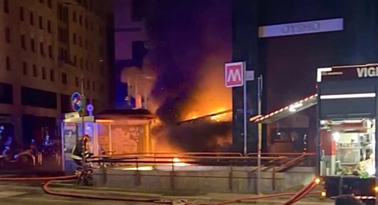 Incendio a Milano: le immagini da San Babila
