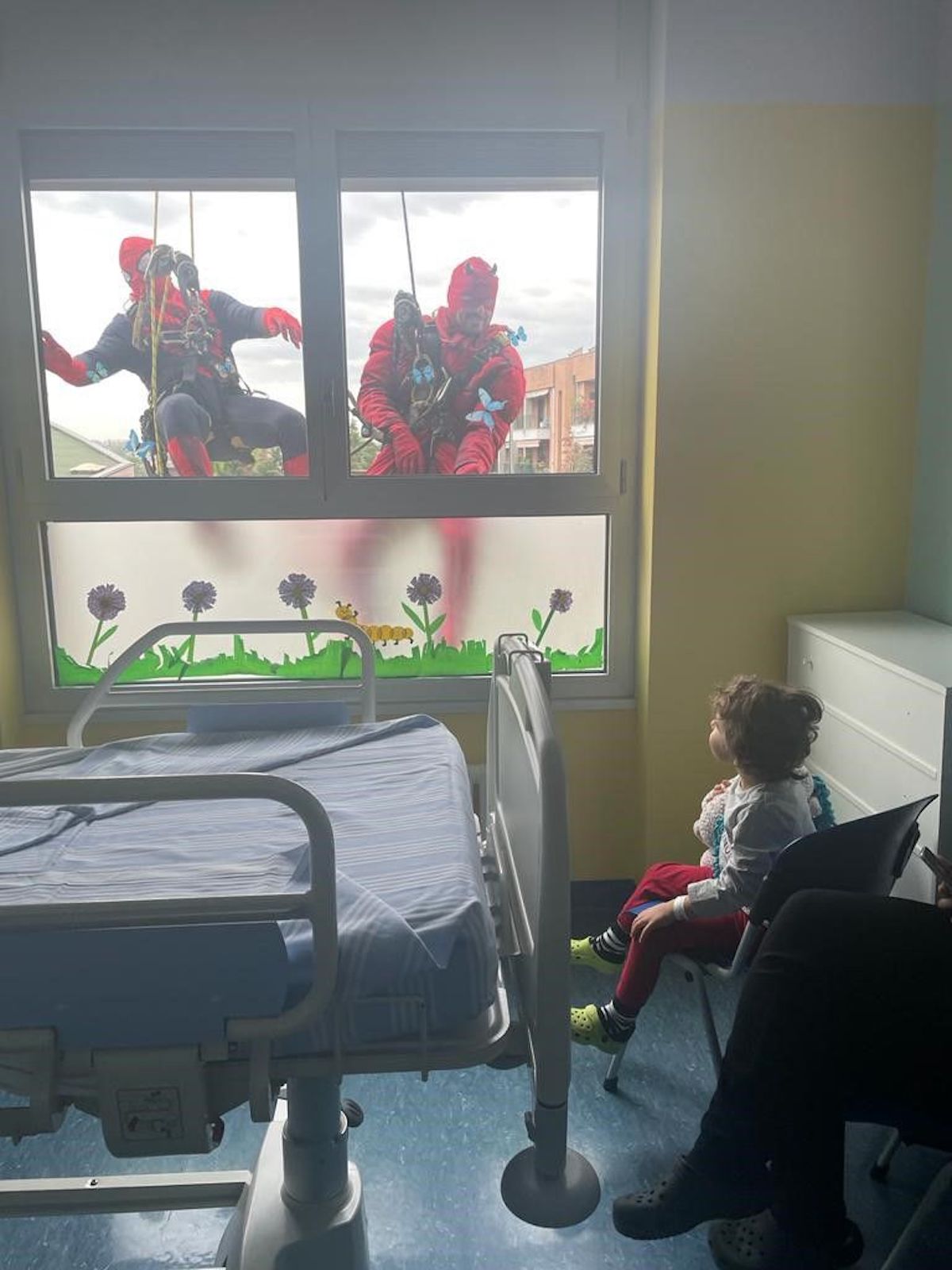supereroi in ospedale in azione a San Donato
