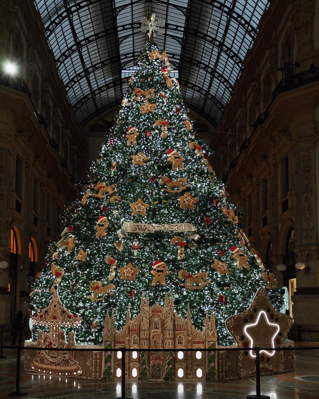 Albero di Natale 2022 di Swarovski a Milano