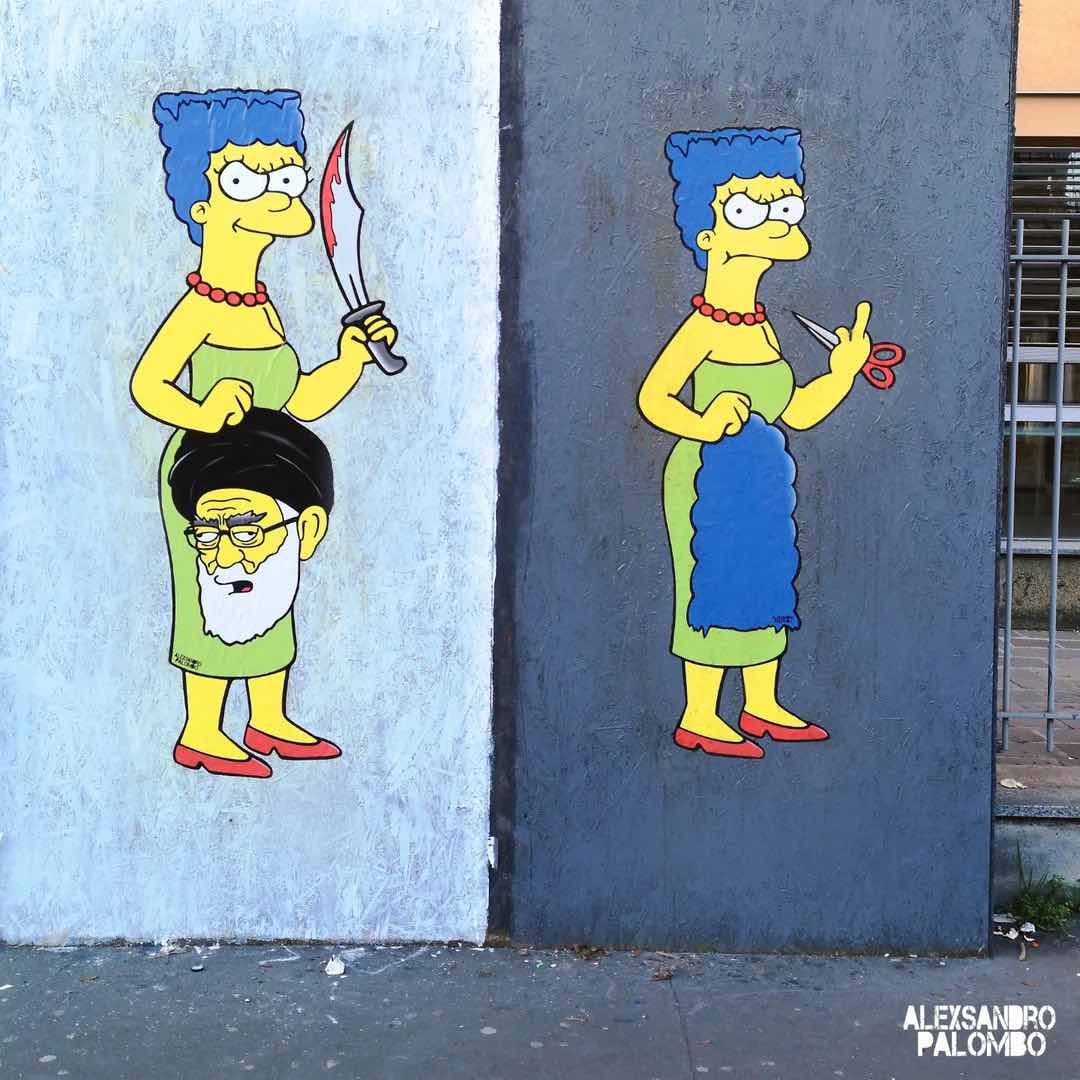 Marge Simpson con la testa di Khamenei in mano