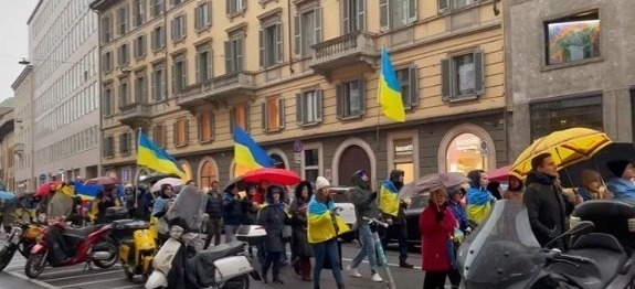 manifestazione pro ucraina a milano