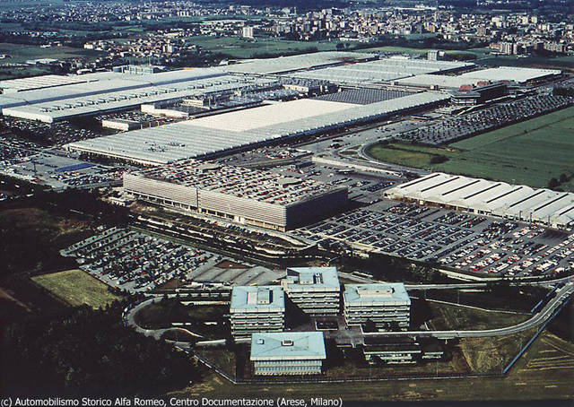 Vista aerea dello stabilimento Alfa Romeo di Arese, foto centro documentazione
