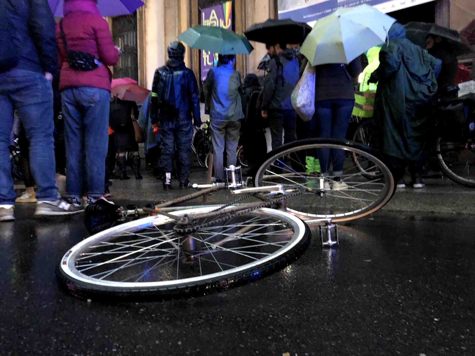 Ciclista investita da una betoniera a Milano, Incidenti in bici