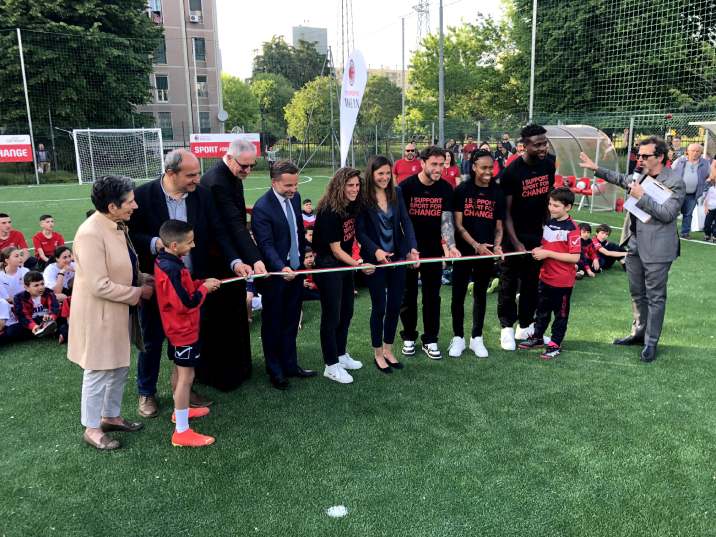 Fondazione Milan e Off White inaugurano il nuovo centro sportivo a Gratosoglio. Il video