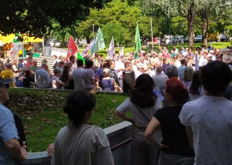 Protesta contro il nuovo stadio del Milan a San Donato