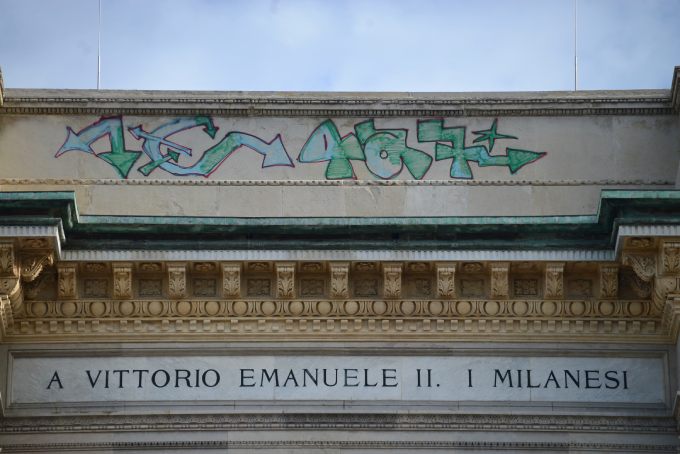 Galleria Vittorio Emanuele vandalizzata, Galleria imbrattata