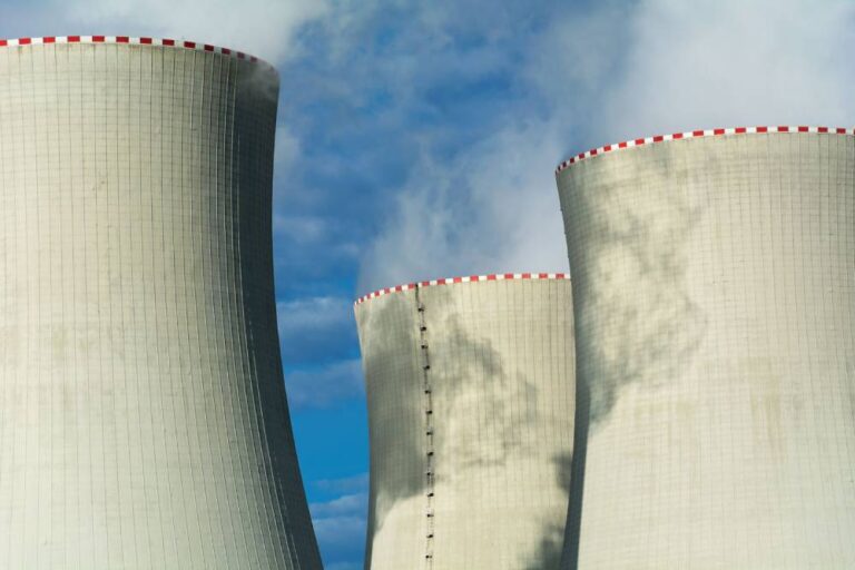 energia nucleare, centrale nucleare a milano
