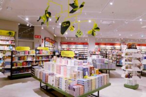 Riapre la libreria Mondadori di via Marghera a Milano