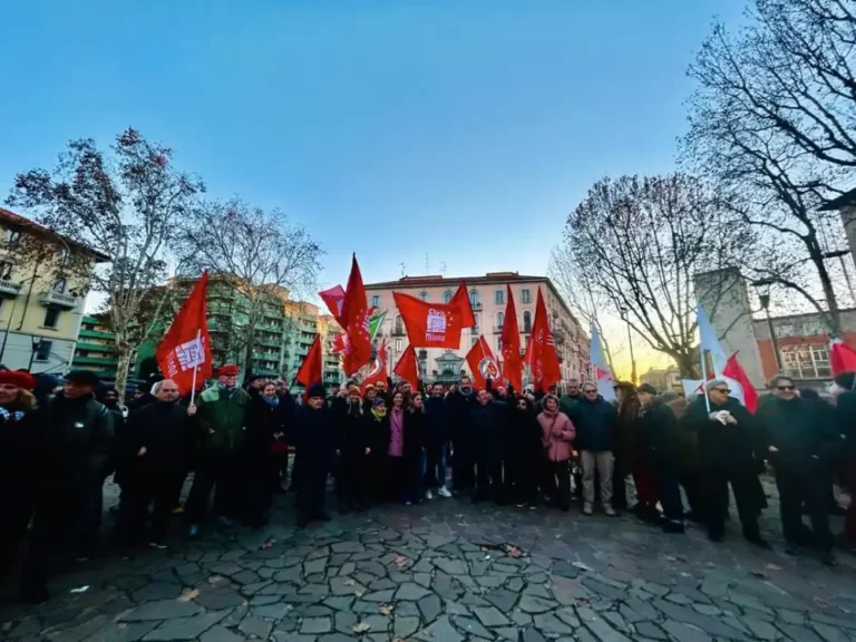 Forza Nuova a Milano, la risposta tra cortei e presidi antifascisti: «Non minimizziamo, è inaccettabile»