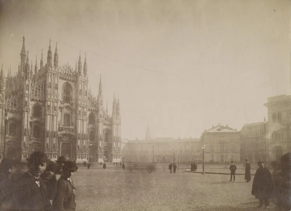 Veduta animata della Piazza del Duomo di Milano, 1885-1900, Albumina